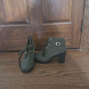 Elegant Olive Lace-Up Boots
